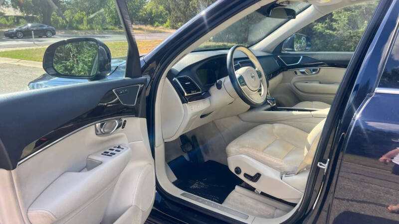 2016 Volvo XC90 T6 Momentum