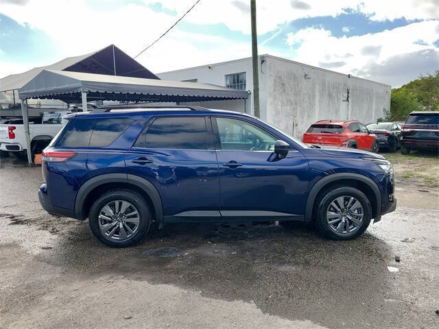 2024 Nissan Pathfinder SV