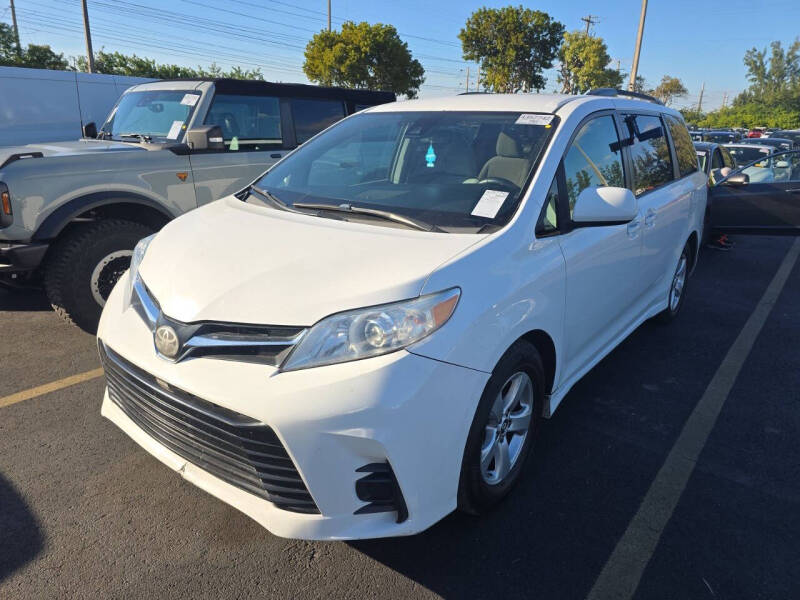 2018 Toyota Sienna LE 8-Passenger