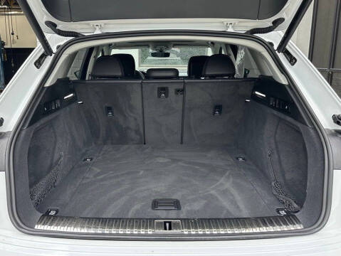 2024 Audi Q8 e-tron quattro Premium Plus