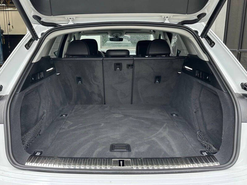 2024 Audi Q8 e-tron quattro Premium Plus