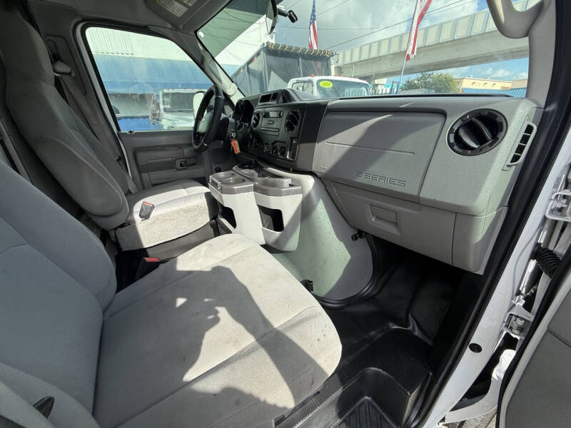 2017 Ford E-Series E-350 SD