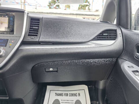 2016 Toyota Sienna SE 8-Passenger