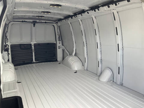 2025 Chevrolet Express 3500