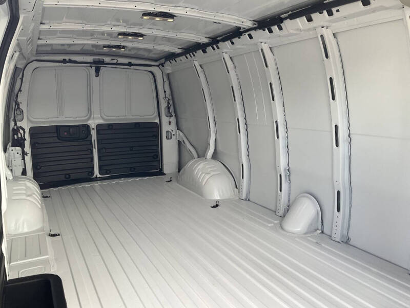 2025 Chevrolet Express 3500