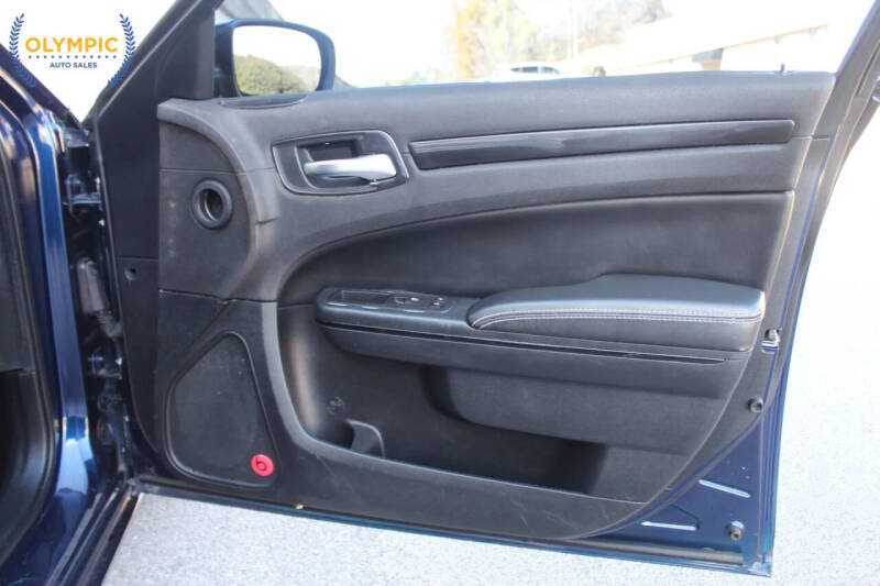 2017 Chrysler 300 Limited