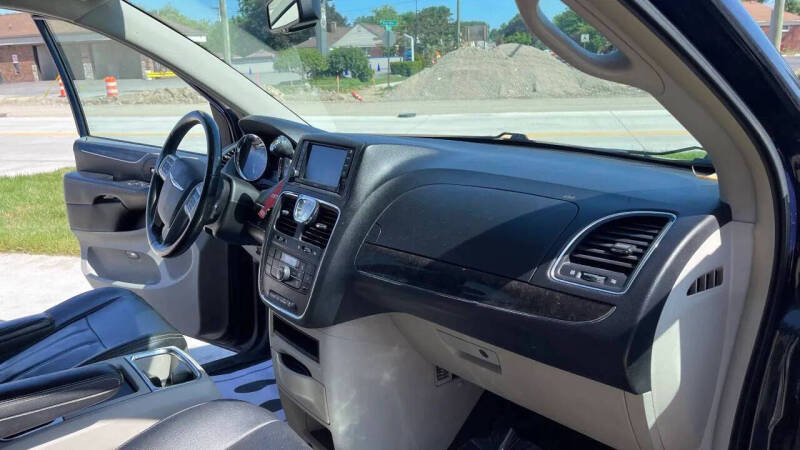 2014 Chrysler Town and Country Touring