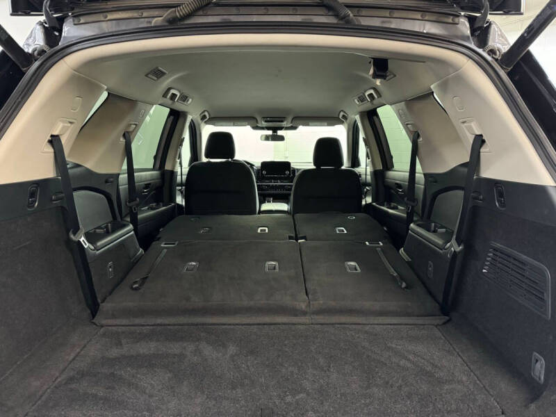 2025 Nissan Pathfinder SV