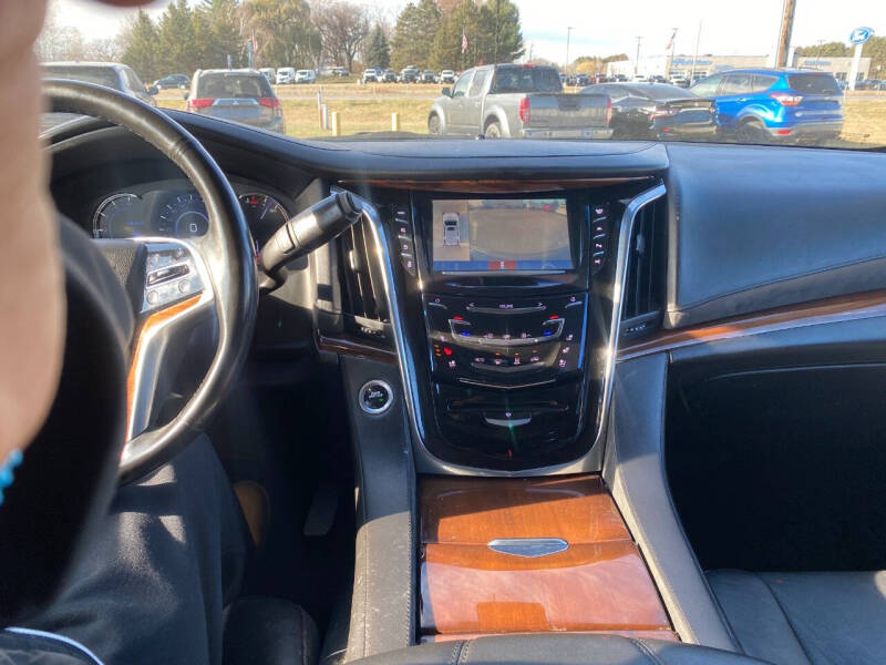 2017 Cadillac Escalade Luxury