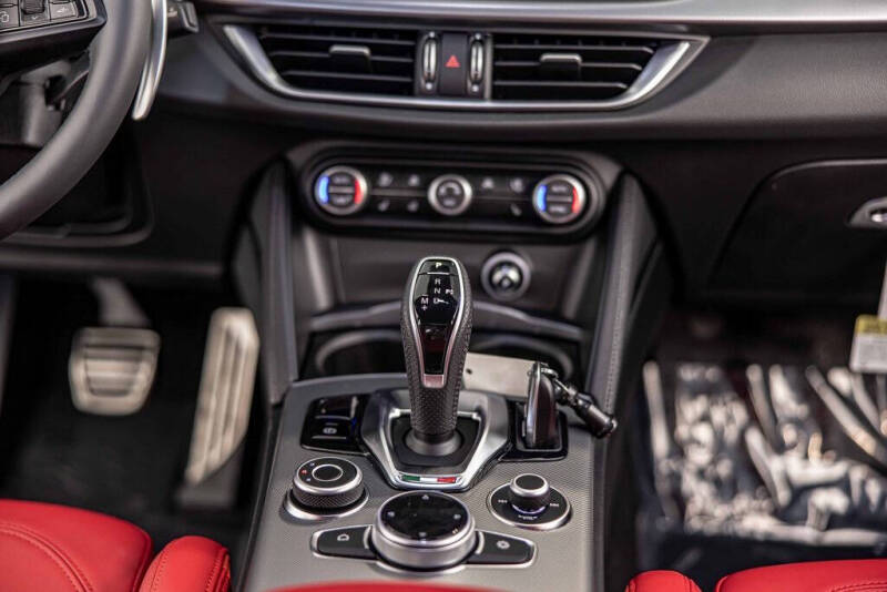 2025 Alfa Romeo Stelvio