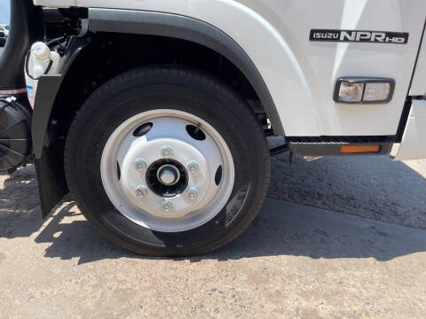 2024 Isuzu NPR-HD