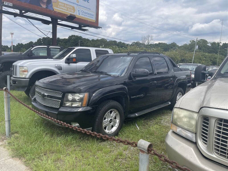 2011 Chevrolet Avalanche LT's photo