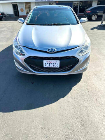 2012 Hyundai Sonata Hybrid for sale at Buyright Auto in Winnetka CA