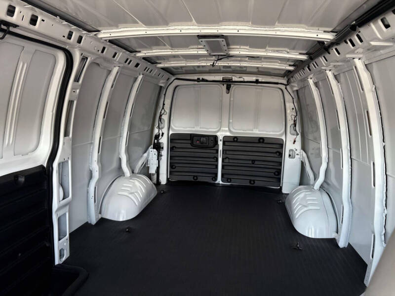 2025 Chevrolet Express 3500