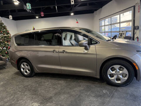 2018 Chrysler Pacifica Hybrid Touring Plus
