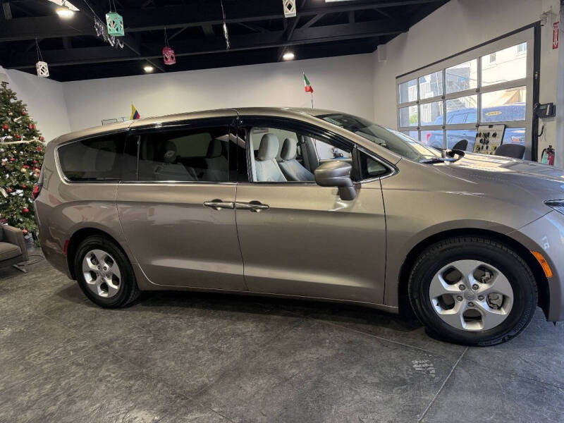 2018 Chrysler Pacifica Hybrid Touring Plus