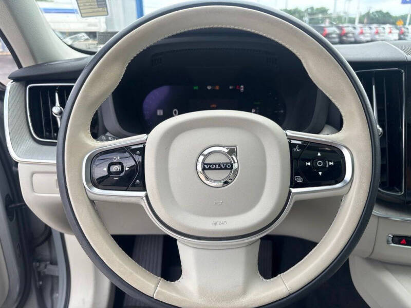2025 Volvo XC60 T8 Plus Dark Theme