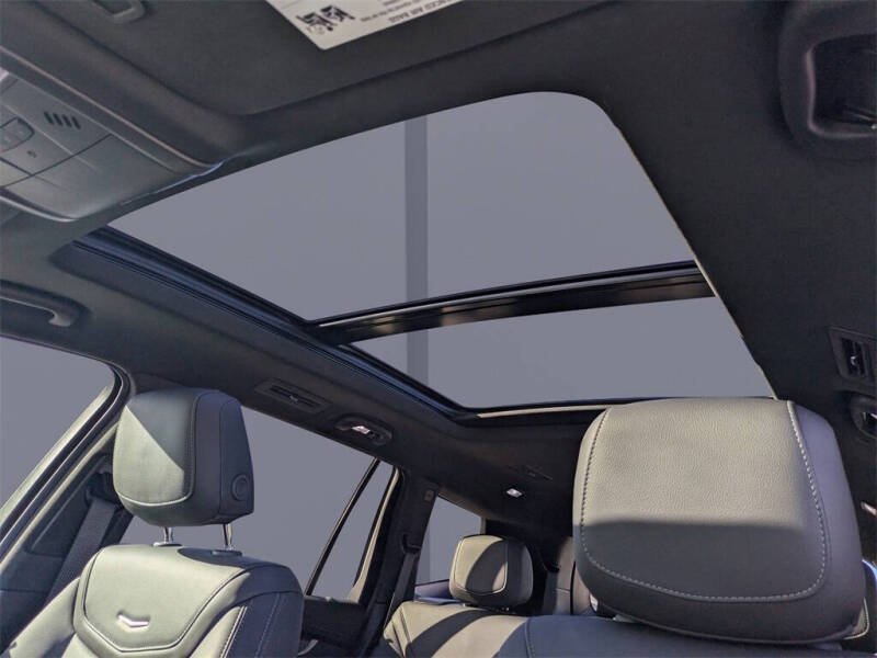 2025 Cadillac XT6 Luxury