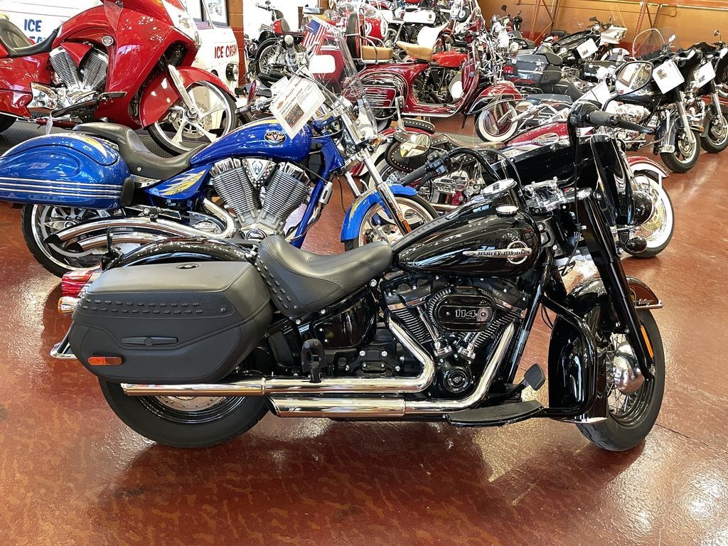 2019 Harley-Davidson® FLHCS - Heritage Classic 114 23