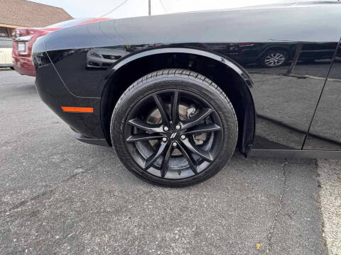 2018 Dodge Challenger SXT Plus