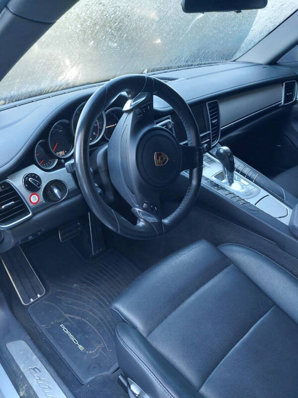 2016 Porsche Panamera 4 Edition