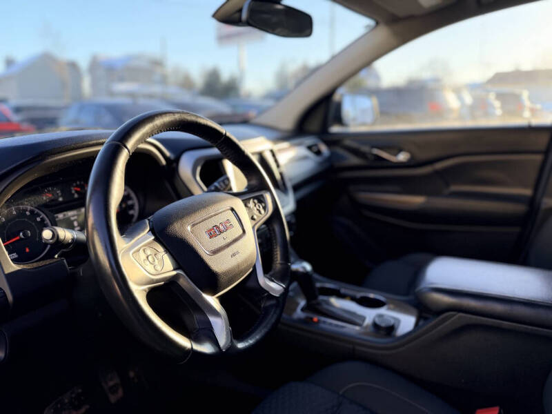 2017 GMC Acadia SLE-2