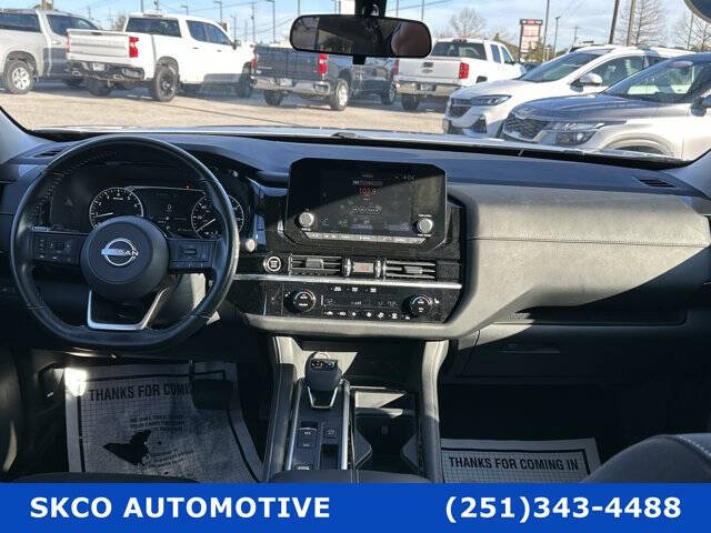 2022 Nissan Pathfinder SV