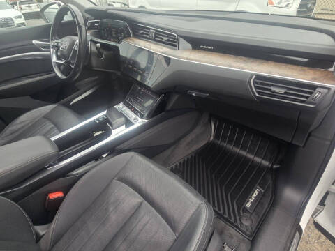 2019 Audi e-tron quattro Premium Plus