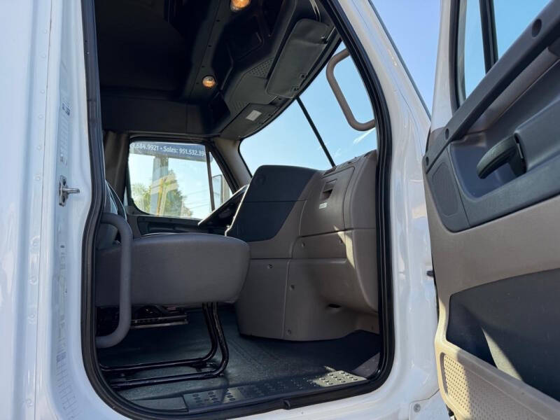 2020 Freightliner Cascadia