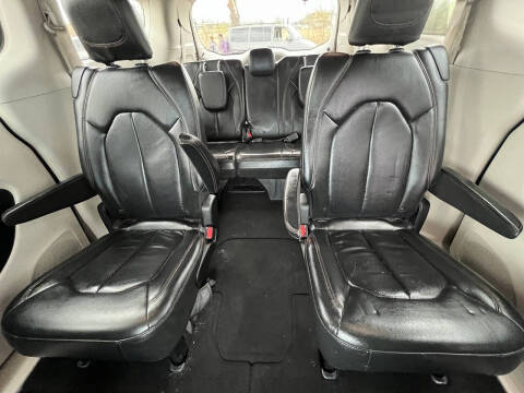 2017 Chrysler Pacifica Touring-L Plus