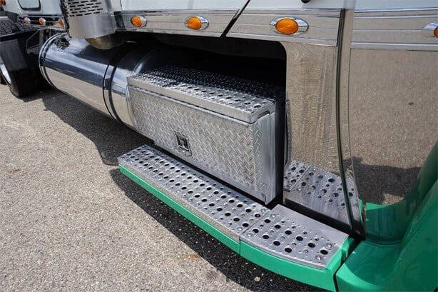 2016 Freightliner Coronado 132