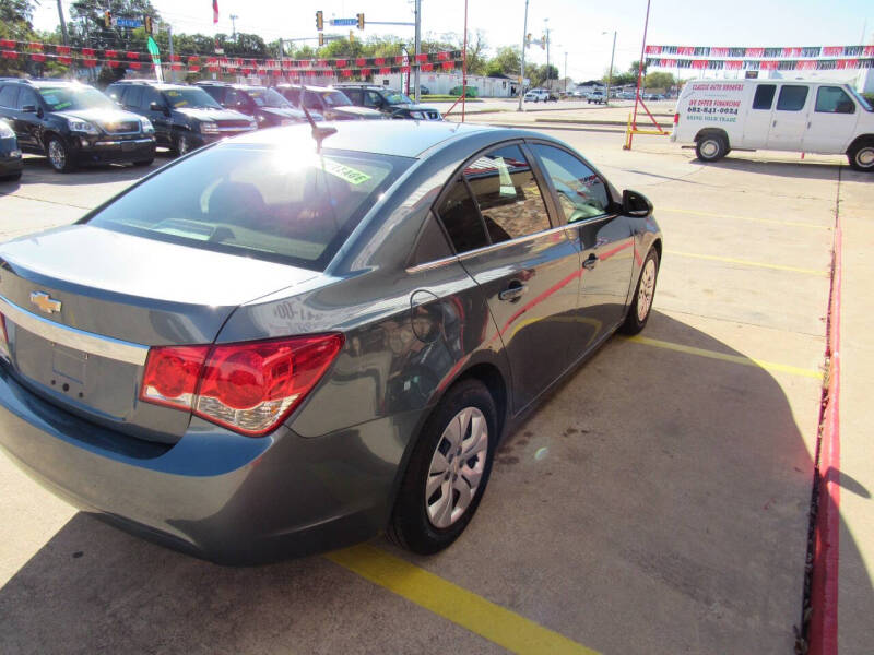 2012 Chevrolet Cruze LS photo 16