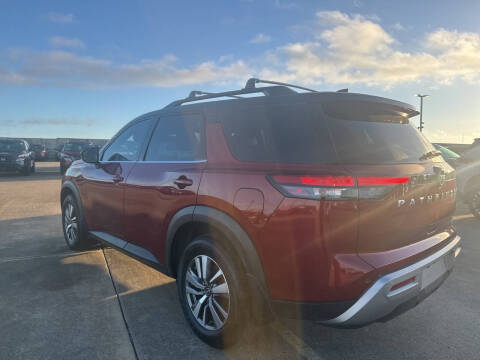 2022 Nissan Pathfinder SL