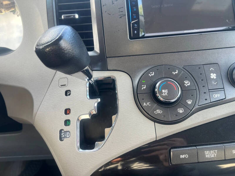 2011 Toyota Sienna LE 7-Passenger