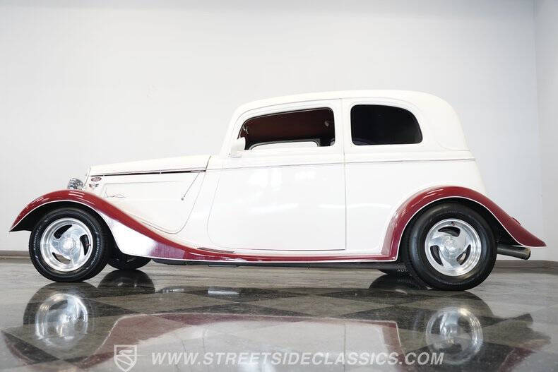 1933 Ford Victoria