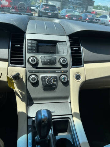 2017 Ford Taurus SE