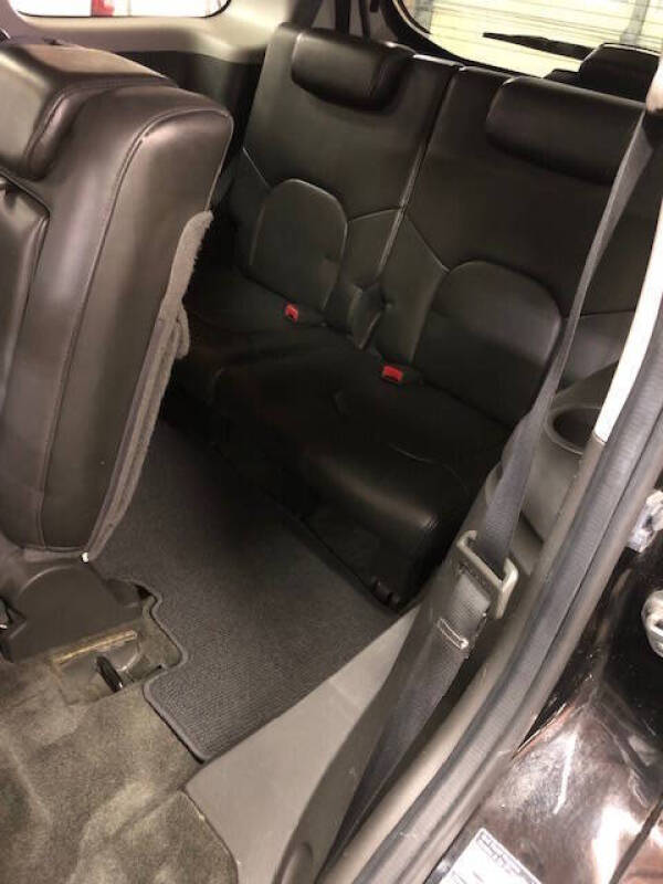 2011 Nissan Pathfinder LE