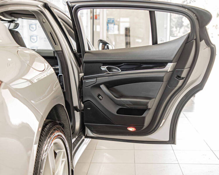 2016 Porsche Panamera 4 Edition