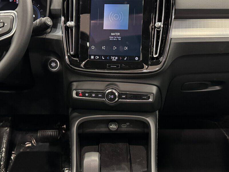 2025 Volvo XC40 B5 Core Bright Theme