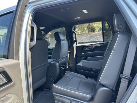 2025 GMC Yukon Elevation