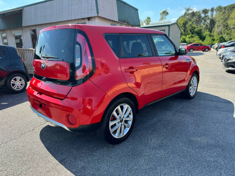 2017 Kia Soul null photo 16