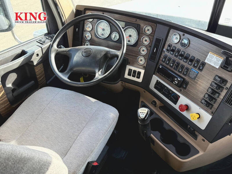 2019 Freightliner Coronado 122 SD