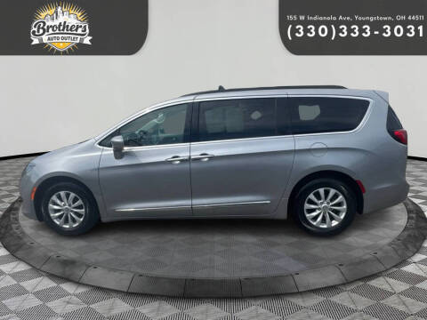 2017 Chrysler Pacifica Touring-L