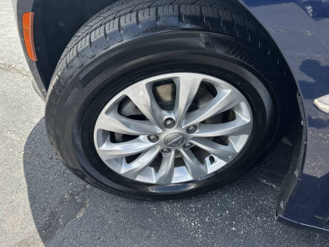 2017 Chrysler Pacifica Touring-L
