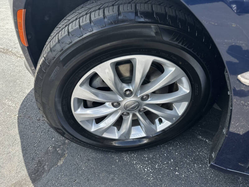 2017 Chrysler Pacifica Touring-L
