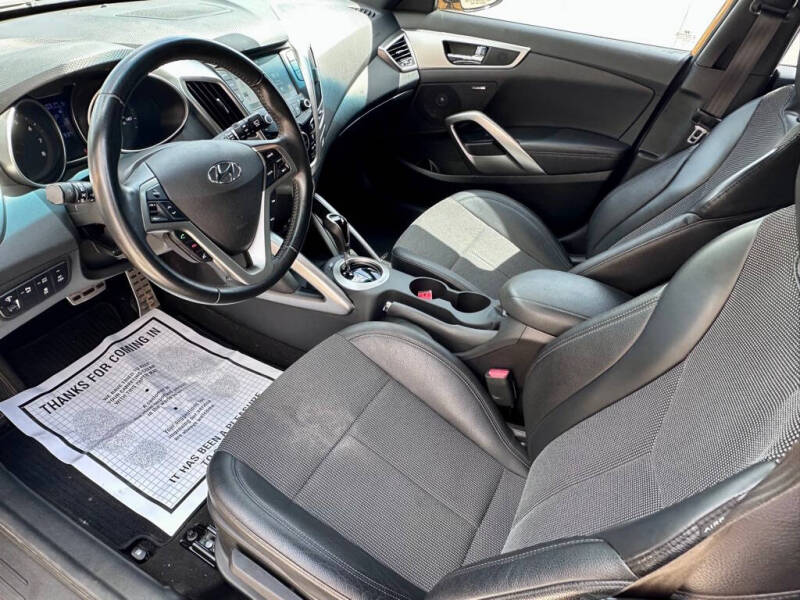 2016 Hyundai Veloster Base - Photo 7