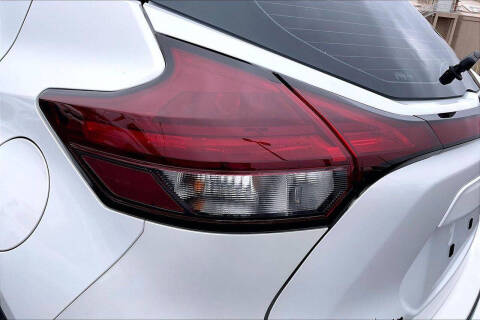 2021 Nissan Kicks SR