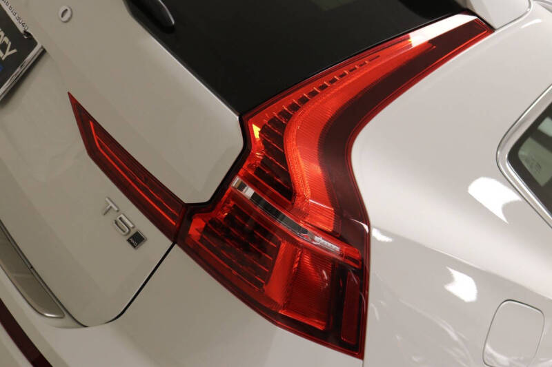 2019 Volvo XC60 T5 Momentum