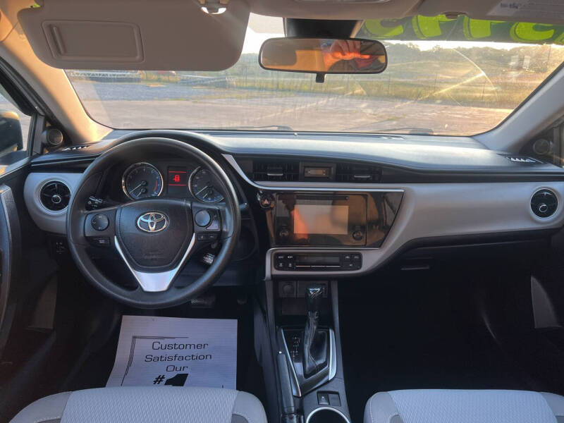 2019 Toyota Corolla LE photo 8