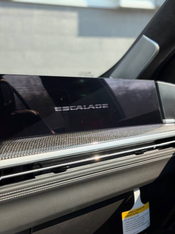 2025 Cadillac Escalade-V
